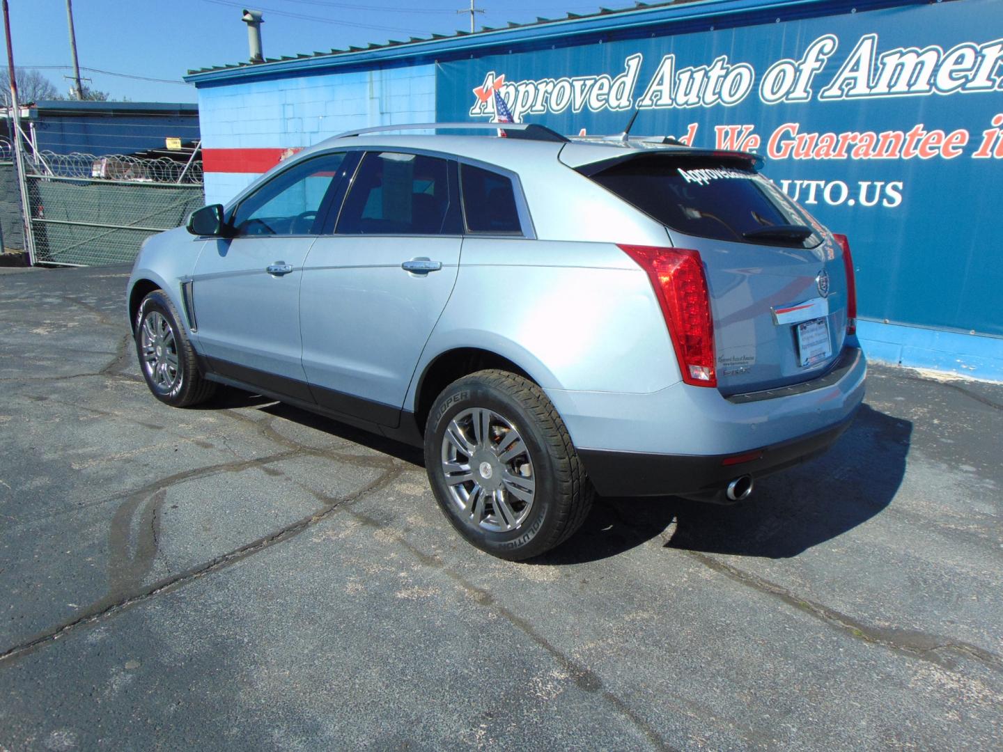 2013 Blue Cadillac SRX (3GYFNCE3XDS) with an V6 Flex Fuel 3.6 Liter engine, Auto, 6-Spd w/TAPshift transmission, located at 2105 Dixie Hwy, Louisville, KY, 40210, (502) 772-3333, 38.220932, -85.795441 - Photo#13